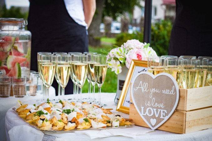 10 Things To Consider Before Booking Wedding Catering